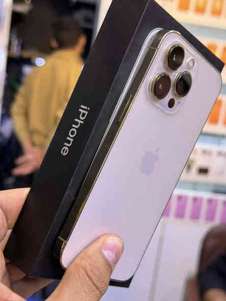 ايفون 13 برو ماستر نموذج M اصلي  
ذاكره 256 بطاريه90بلاد نضافه 💯💯 
شخط واحد مابي بي قطعه اصليه من ابل ضمان من مركز 5 ايام على حاسبه كله نورمال وتر بروف الون مميز ذهبي ملحقات كامله 
السعر 550 الف اقوى سعر العنوان بغداد البياع شارع عشرين 
هاتف *********** 📞📞
هاتف ***********📞📞
