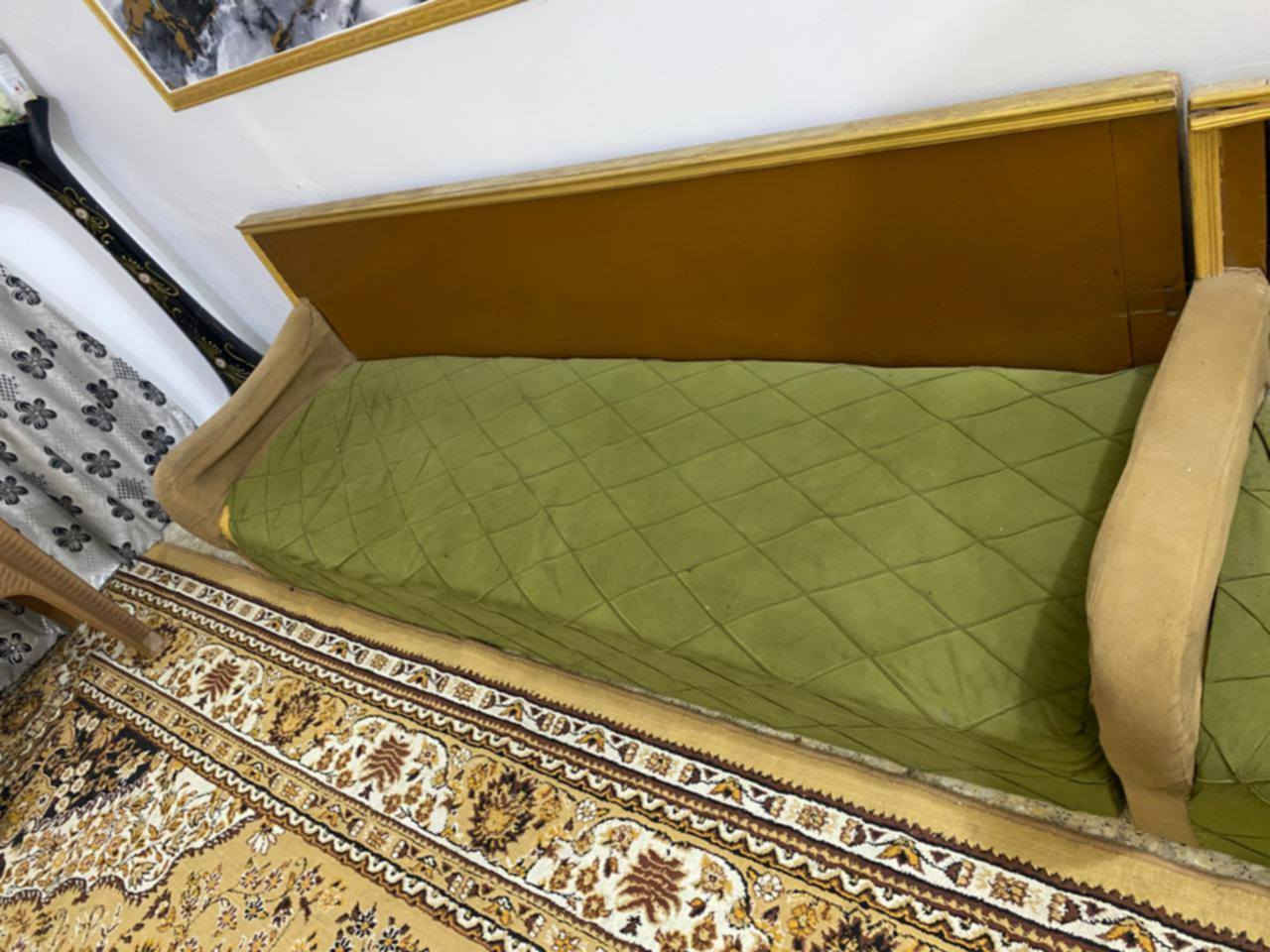 سلام عليكم ورحمه الله وبركاته جلسه للبيع سعر 80 المكان يم جامع الفرقان لتواصل او الاتصال بهذا الرقم  ***********
