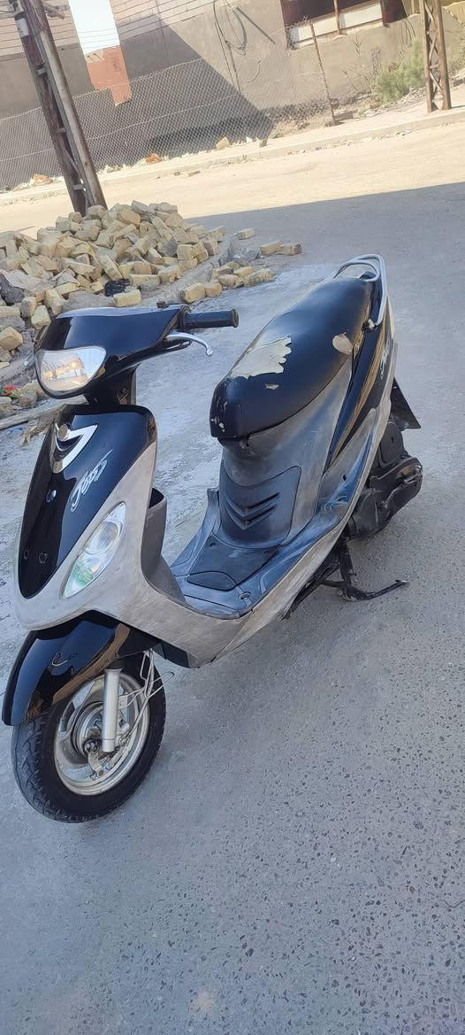 سلام عليكم دراجه مفتوحه فقط ولفات للبيع سلف بلادي كابريته بلاد كهربائيات شغالات دبلات خلفي امامي شغالات مكاني قضاء المدينه رقم الهاتف ***********
