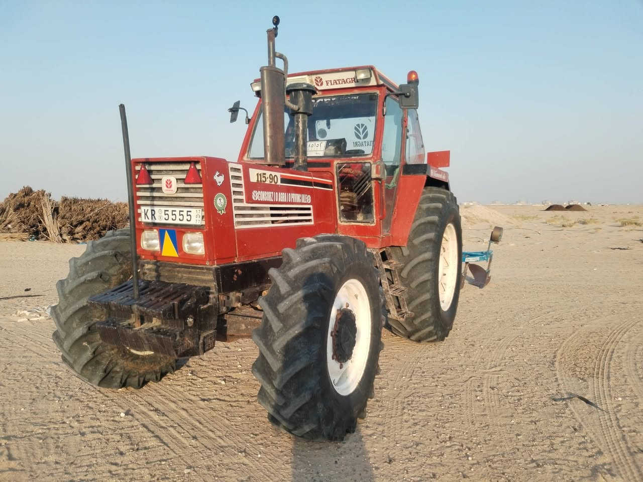 سلام عليكم
مكينه ( تركتر) فيات للبيع
شغاله كلشي شغال بيها
وياها فداني البير حجم ١٤
خرماشة وديجر
السعر ٥٠ وبي مجال
المكان البصرة سفوان
***********
