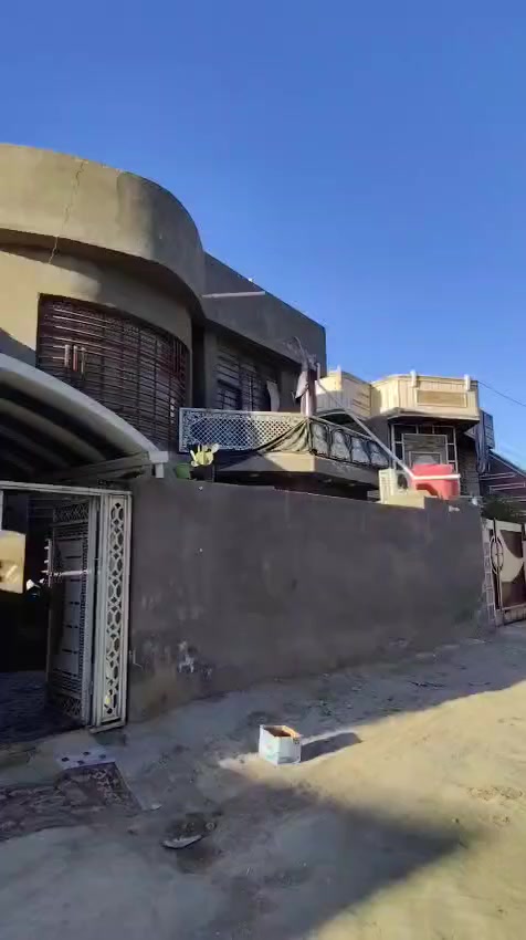 يالله اللهم صلي على محمد وال محمد بيت للبيع مساحته ٢٠٠ متر سند ٢٥ كافه الخدمات موجوده ماعدى التبليط العنوان كربلاء طويريج الحولي قرب مطعم قنديل للاستفسار *********** عقارات تاج القمه شارع أربعين مقابيل الطابو السعر ١٣٥ مليون
