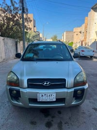 توسان - 2009 - محرك 2000   سياره نظيفه و حلوه كلها بلادي بيها فقط قطعت...