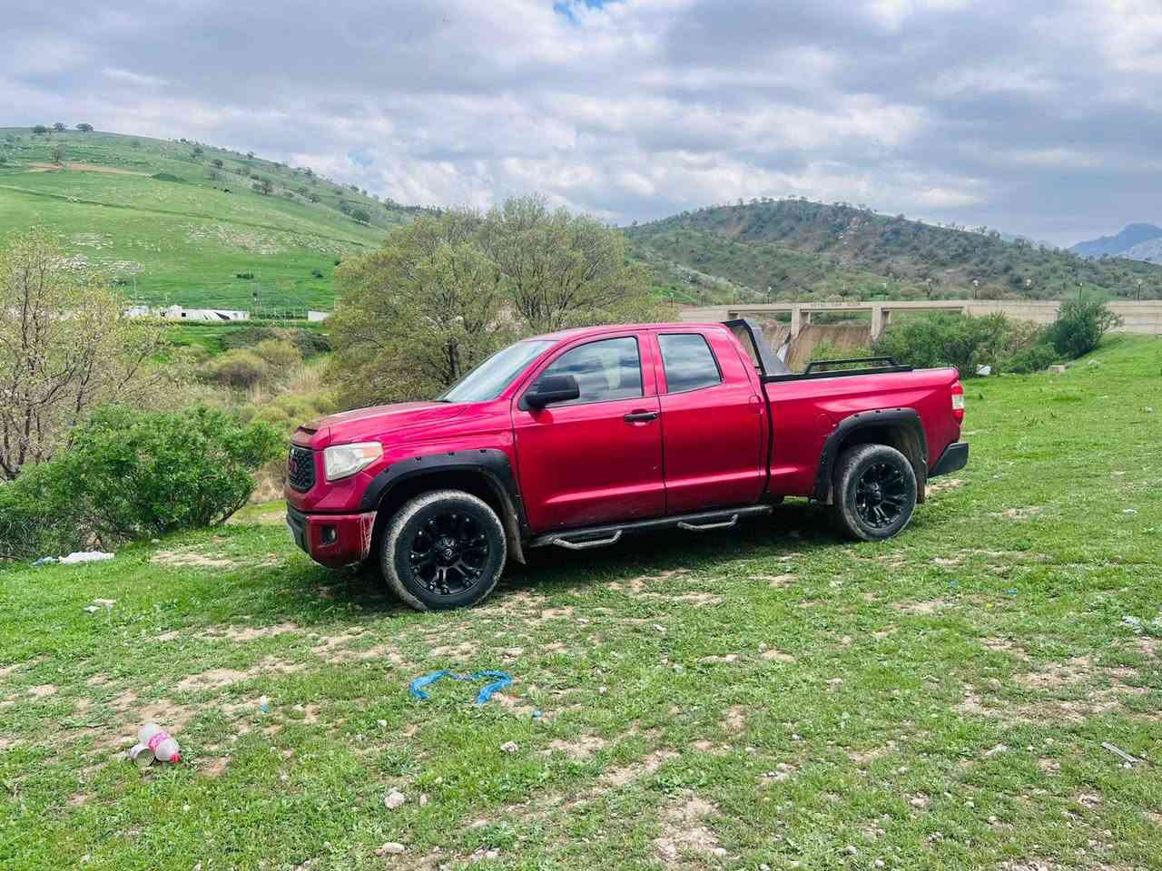 سلام عليكم للبيع اومراوس تيوتا تاندره موديل 17 دفع رباعي محرك المرغوب محرك كير  حداديه تبريد كله جديد سياره حيل نضيفه بيه صبغ ثلاث قطع فقط بدون اي داخل مكان السياره كربلاء ***********
