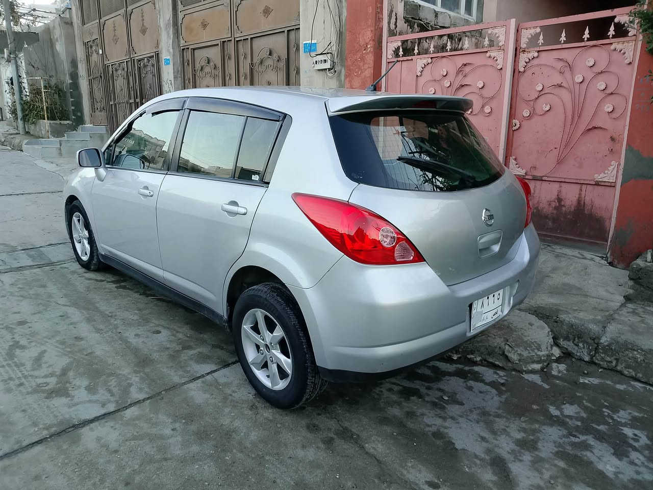 نیسان فیرسای ساخ مۆدیل2011مەنەفیست ئەسلی سیارەکە2بارجەی بۆیاخە بیشی کەبسە گیرومەکینەو کارەبای هەموی مەزبوتە کیشەی مەدەنیومالی مەدەنی بەشەرت شوین قەلادزئ55گەلاو مەجال*********** بشدار, السليمانية
