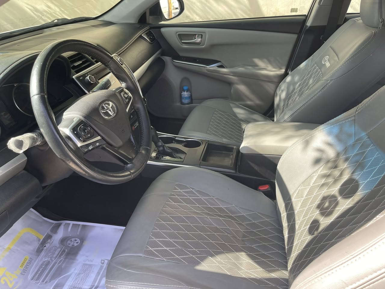 كامري ٢٠١٧ SE كلين    غرفة ملكي رصاصي  استخدام شخصي   بأسمي   جاهزة  .. ***********
