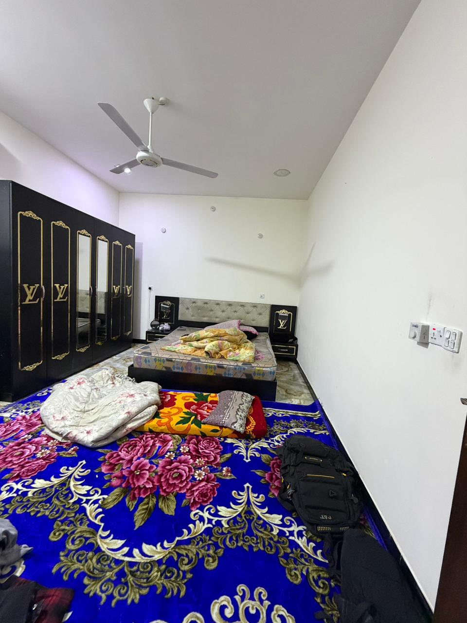 بيت للايجار
حي العسكري قرب المحيط المساحه 150 بناء جديد
طابق ثاني باب معزول 
يحتوي ع غرفتين نوم 
+ صاله+ استقبال+ مطبخ وحمام 
للاستفسار الاتصال على الرقم ***********
