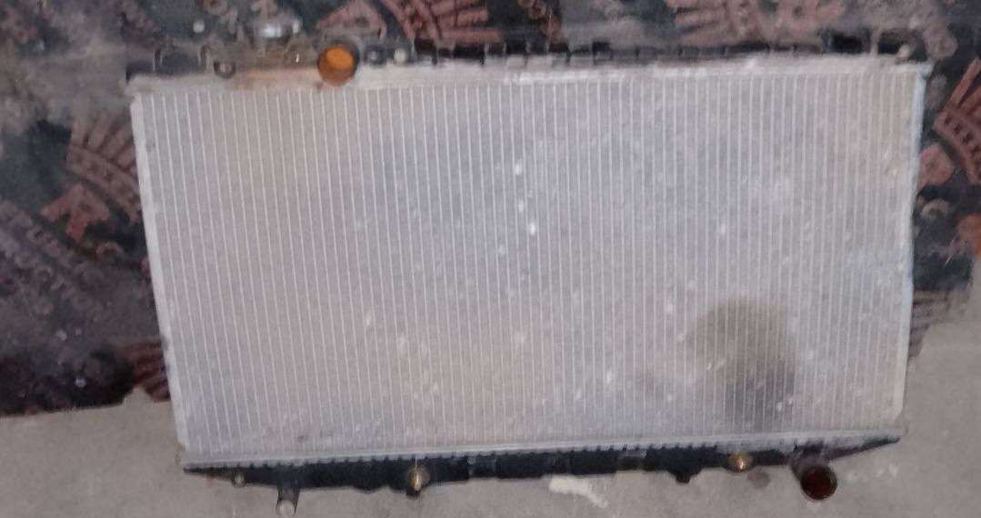 السلام عليكم للبيع راديتر ونجي نظيفه بس القزان الجوه تعبان  زوج لايت واحد منهن الاصلي جامه بيها كسر و ملزوكه والثاني مابي شي نظيف كلش 
مكاني سوق الشيوخ 

***********.  بي وات ساب
