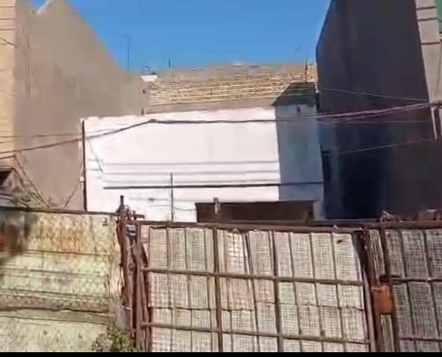 السلام عليكم 
بيت( يعتبر قطعه ارض تفلش)  للبيع  فقط 
يقع في حي العامل شارع 30
محله 805. زقاق 36 قريب جدا على الشارع العام العريض ثالث بيت ( خلف عقارات الزيتون)
المربع يحتوي على مدارس قريبه جدا 
المساحه ,109 متر  
الواجهه (6.80 متر ) والنزال (16  متر)
السند باسمي الشخصي
ملاحظه البناء قديم عكادة
(طرمه + ممر جانبي+ غرفه استقبال + مخزن+مطبخ+ حمام+ مغاسل+ منور/ الطابق الثاني غرفه كبيره+ سطح)

للاستفسار الاتصال على موجود بي واتس اب 
***********

