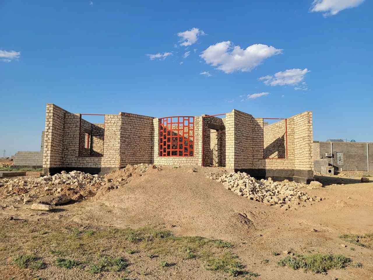 🏡 إعلان للبيع – دار هيكل 🏡

يعلن مكتب المهيب للعقار والبناء عن توفر دار هيكل للبيع بموقع مميز وبسعر مناسب

📐 مساحة البناء: 220 م²

🔹 يتكون من:
• غرفتين نوم
• مطبخ
• هول
• استقبال
• صالة
• مجمع صحي داخلي
• كلدور
عنوان الرمادي زنكوره قرب قاعة المرحوم (ابراهيم ضايع) 
طريق 6م خدمات كامله يوجد سكن 
سعر مناسب جدا 

✨ تصميم مرتب ومساحة ممتازة مناسبة للسكن العائلي والاستثمار

📍 العنوان: الرمادي – ناحية اليرموك – زنكورة
مقابل مجمع أبو قيس التجاري – داخل الفرع

📞 للاستفسار والتواصل:
***********

مكتب المهيب للعقار والبناء
ثقة • خبرة • استثمار آمن
