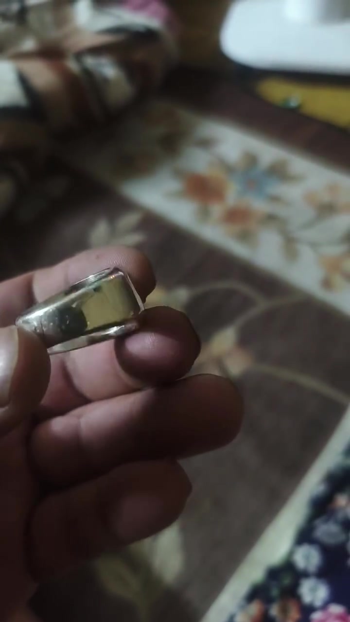 سلام عليكم غوالي محبس ياقوت افريقي صياغة يدوية ثقيلة صب جديد المحبس غير مستخدم لتواصل رقمي *********** وبخدمتكم
