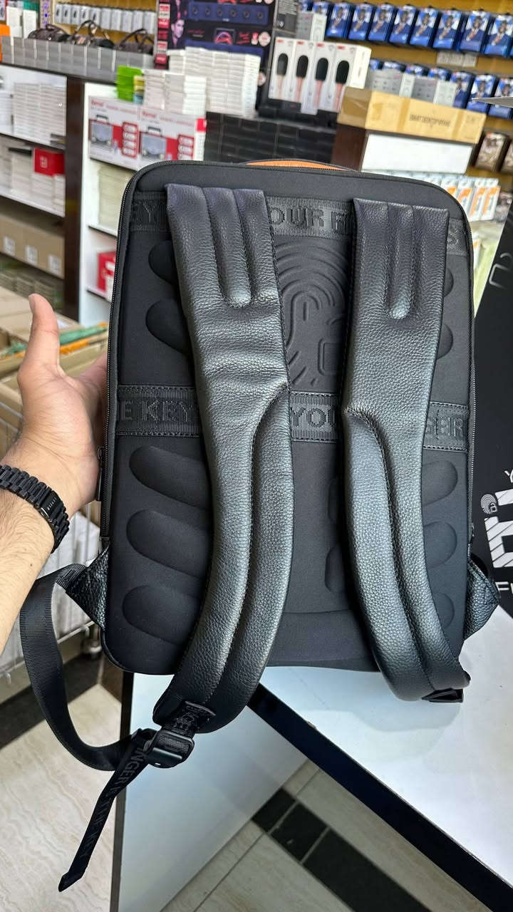 الفخامة وصلت 😍
حقيبة ظهر جلد مع بصمة 

مع منافذ للشحن تايب سي 

متوفر توصيل لكل العراق 🇮🇶


**إذا كنت صاحب هذا الإعلان وتريد حذفه لأي سبب، رجاءا أرسل رسالة إلى الدعم الفني**