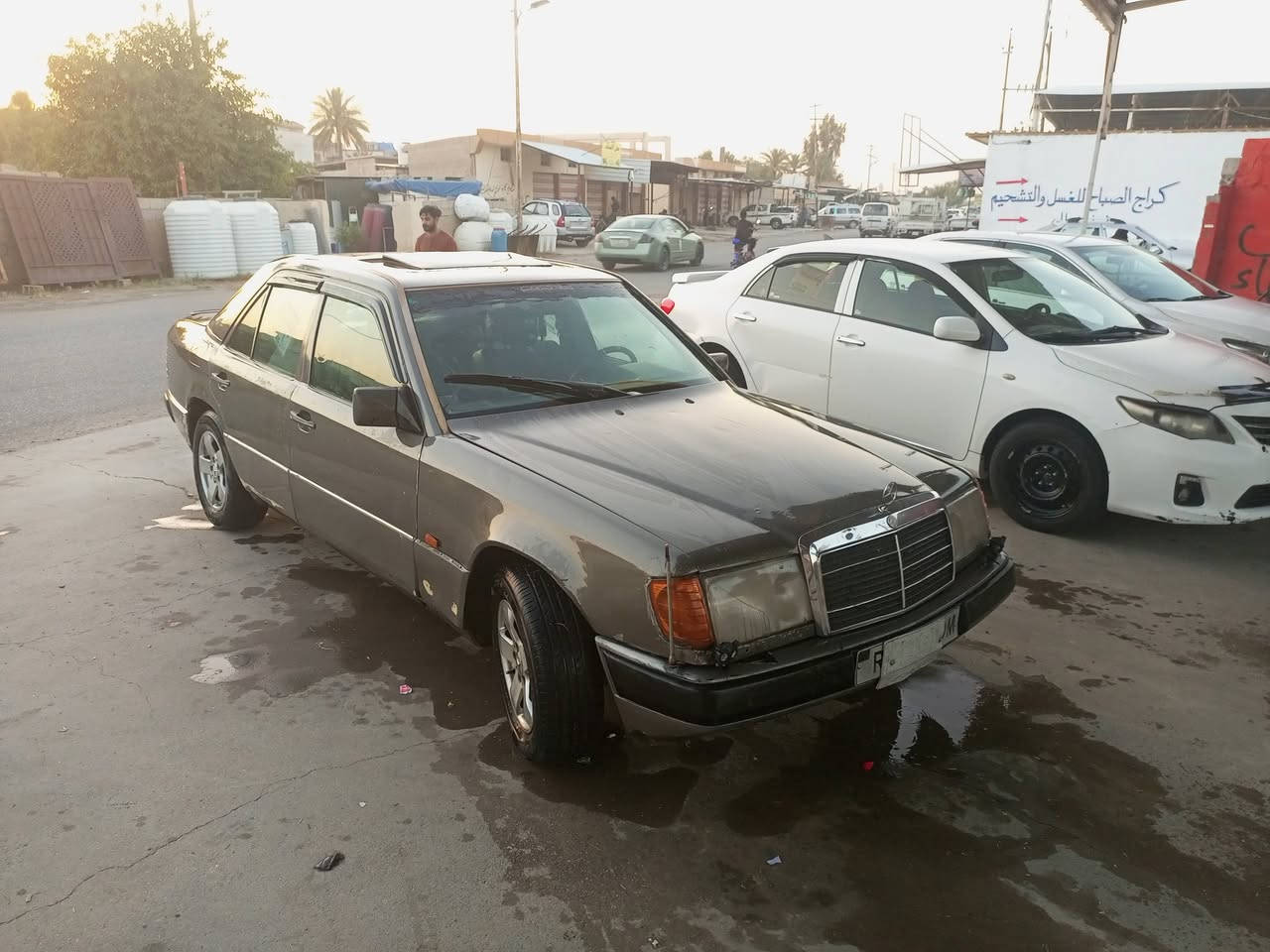 السلام عليكم ورحمة الله وبركاته 
مارسدس دب موديل 1992 رقم ديالى الماني سنوية ساقطة وشرط التحويل والغرامات وتحويل ثاني يوم محور مكينه وكير بطة 2500 مكينه وكير بالشرط لاتنقيص ولاتبخير تقفيل سنتر لوك بوب وجنطة صدر امامي خلفي جيد تخم تاير نضيف مرشوشة جمالية بدون معجون داخلها حلو مرتب بطاين 4 جدد داخل مخمل ومغلف جلد كهربائيات جاهزة 4 جام كهربائي مسجل بلوتوث السيارة جاهزة اخوان نقصها فقط فان التبريد وفيش مال لايت امامي غراض التبريد كلها موجودة بس الفان وكف ماعرف فيوز او غير خلل السعر 40 وبيها مجال السيارة عليها غرامة توكع من السعر مكان السيارة ديالى دلي عباس منطقة العرابضة ***********///***********
