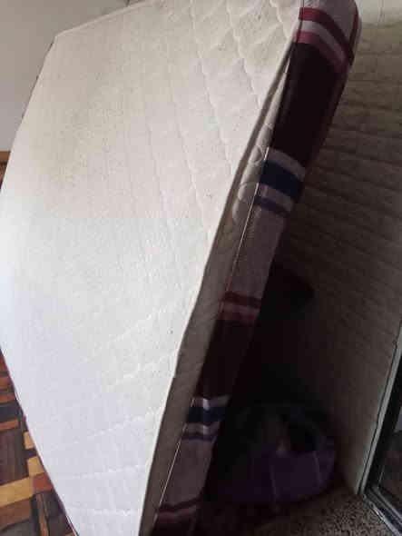 زولية وياه بردات مالته وفراش نفرين سعرهم 80 الف مكان بغداد زيونة ***********
