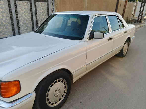 السلام عليكم مارسدس 300s باب قصير  موديل 1988 رقم ديالى نكليزي بسمي هزة جديدة سيارة مكفولة من الظربة والخياس قواعد دبلات بلادية سيارة كير مكينة صدر تخم تاير تبريد كلة جديد السعر 72 وبيهة مجال مكاني بغداد الزعفرانية ***********
