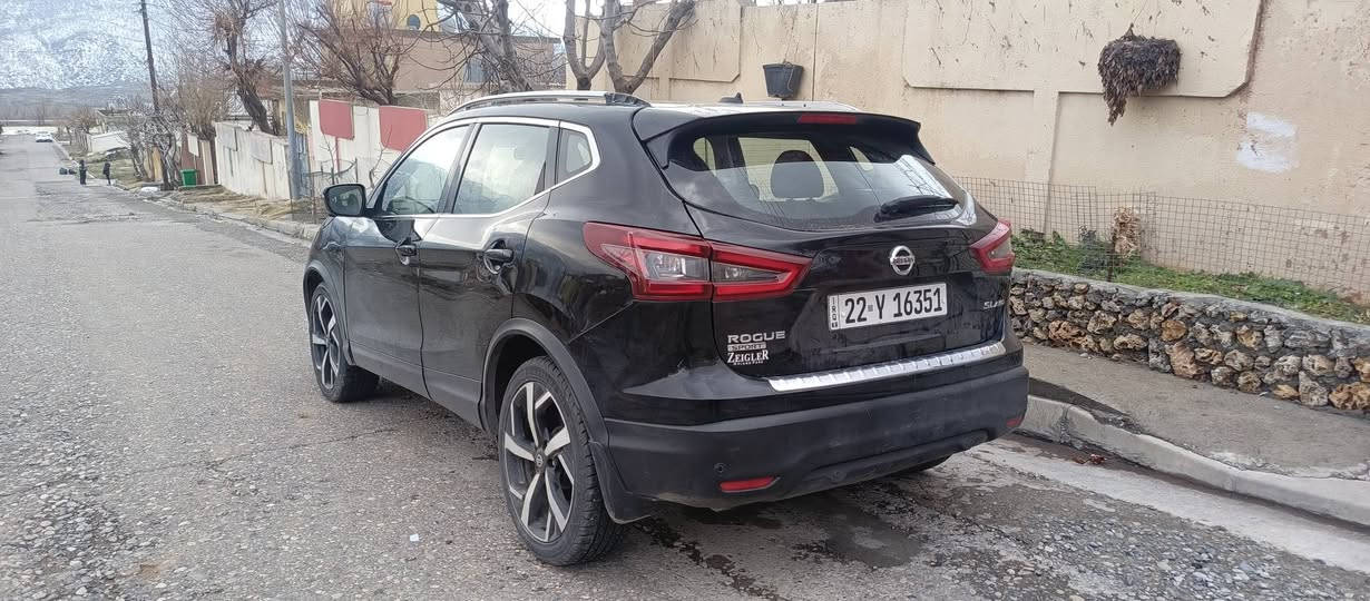 نيسان روك 2022 SLAWD فول مواصفات
دوو بارجه و نيف صبغ و دوو بهوست تعديل 
ت/***********
سعر 138 و مجال دهوك, العراق

