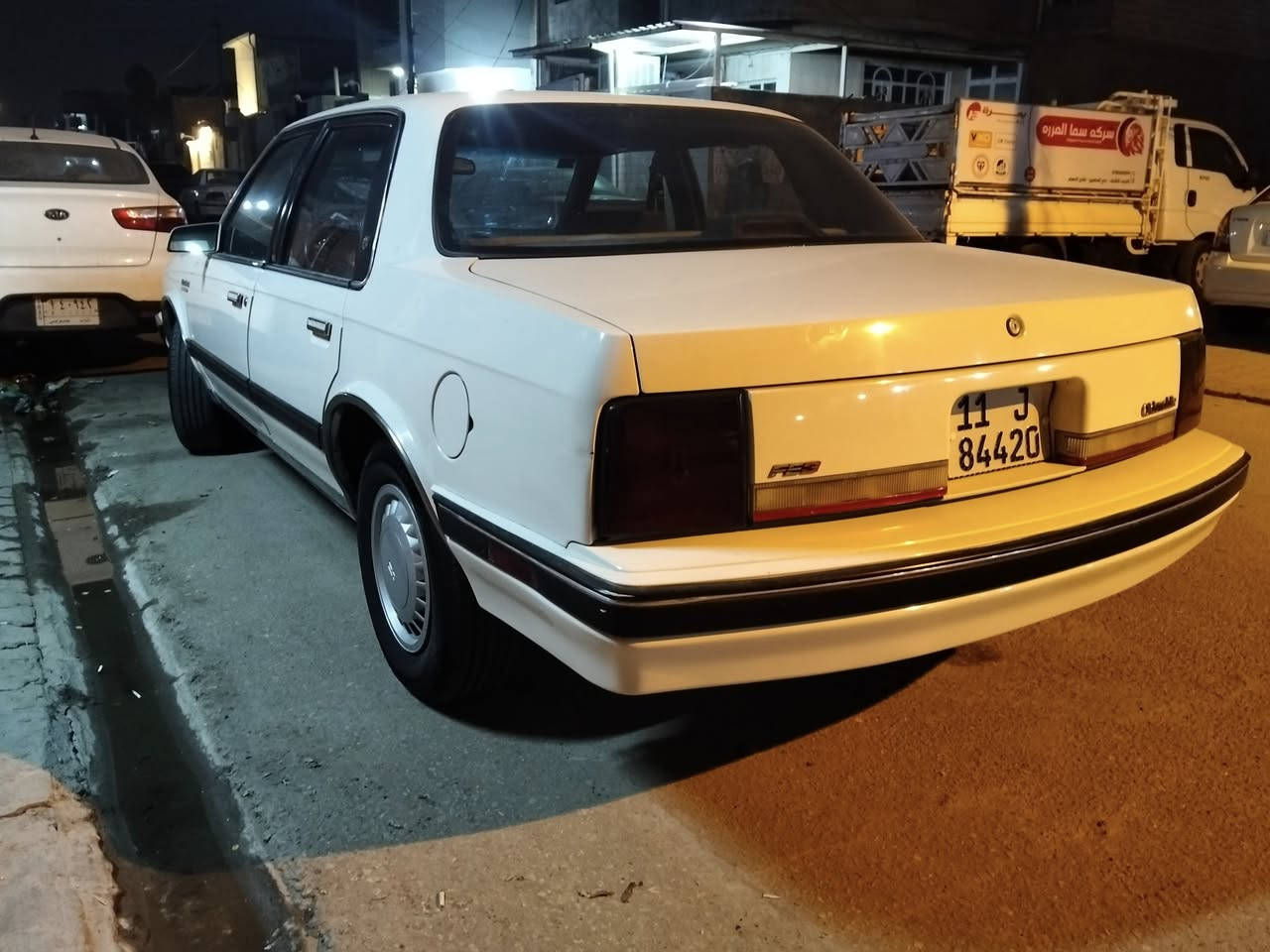 سلام عليكم 
للبيع اولدز موبيل موديل 90 صبغ عبايه وباب خلف السائق اثر جراد سياره بلاديه وابد ما ملعوب بيها محرك وكير وتبريد وتدفئه وتخم تاير كلها ع البلاد ماشيه 119 الف بيها ملاحظات جدا بسيطه 
السعر 63 وبيها مجال كلش قليل 
***********
*********** 
للعلم سونارها عندي والسياره ابد منطلع بيها لهذا السبب عرضتها هاي المره الثانيه للبيع ونزلت من السعر تحياتي للجميع
