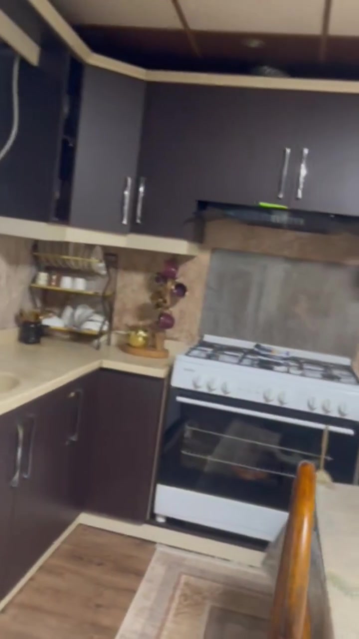 ئەم کاوەنتەره تەختەیە هەیە بۆ فرۆشتن :
ڕەنگێکی زۆرجوانە و تایبەتە 
نرخی 250هەزارە معاملە
ناونیشان :سلێمانی
ژمارەی پەیوەندی :***********
