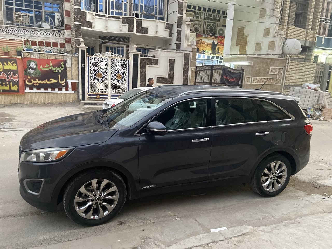 🔥 للبيع – كيا سورنتو 2017  أمريكي

🚗 الموديل: كيا سورنتو 2017  
🌍 المواصفات:  (وارد أمريكي)  
⚙️ المحرك: 6 سلندر    
🚀 القوة: تقريباً 290 حصان  
🔄 القير: أوتوماتيك  
🛞 الدفع: رباعي (AWD)  
👨‍👩‍👧‍👦 عدد الركاب: 7 مقاعد  

✨ المواصفات:  
✔️  تبريد 🧊 ثلج
✔️ شاشة + كاميرا خلفية   
 ✔️ نظام مثبت سرعة   
✔️ مكيف دبل + خلفي  
✔️  اشاير مرايات 

🛢️ نوع الوقود: بنزين  
⛽ صرفية جيدة بالنسبة للحجم  

📍 الموقع: (بغداد)  
📊 الممشى: (200)  
💰 السعر: (149) 

📞 رقم الهاتف: (***********)  

🚨 السيارة نظيفة جداً/ رقم اربيل باسمي
بيها خمس قطع صبغ بدون دواخل
