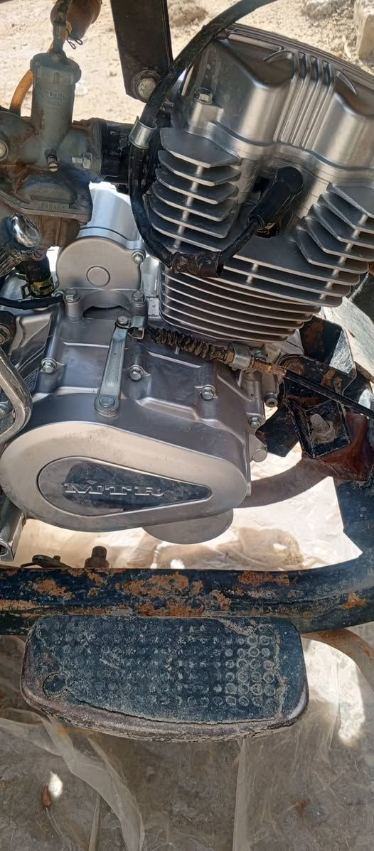 سلام عليكم
ستوته للبيع موديل 23 
رقم نكليزي 
ستوته نضيفه محرك قبل 25 يوم من شادي ثالث تبديلت دهن 
بس الشاصي عوزه صبخ ول باقي مكفول كير بكس قبل يومين شادي اصلي 
تواصل خاص مفتوح
رقم *********** بي واتساب
