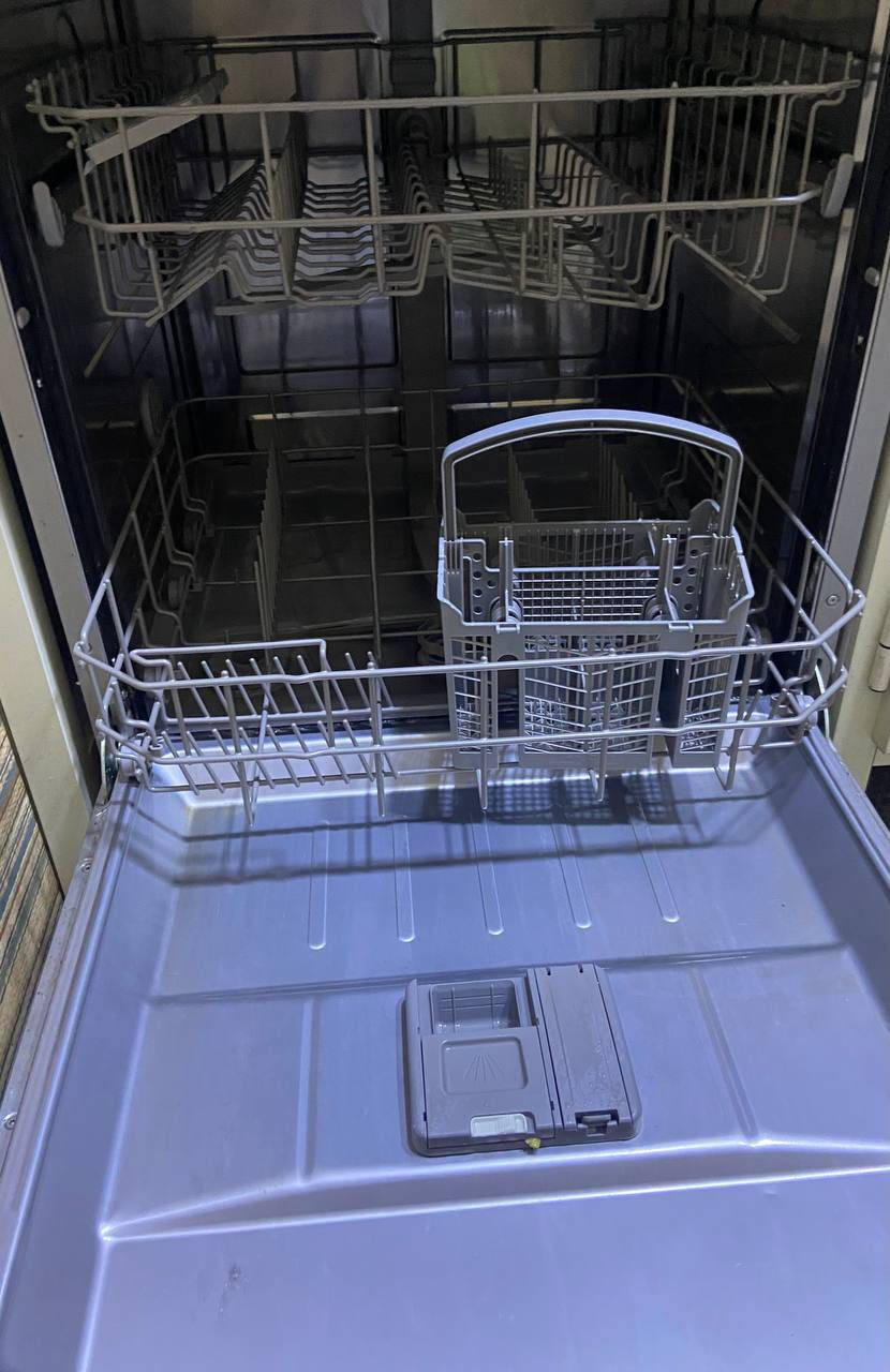 غساله صحون للبيع جديده كلش نضافه 100/100متواجد واتساب ***********
