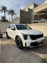 سورنتو 2024    بدون موصفات  ماشيه 43 الف   بيه شخط بل بابين يمين الساي...