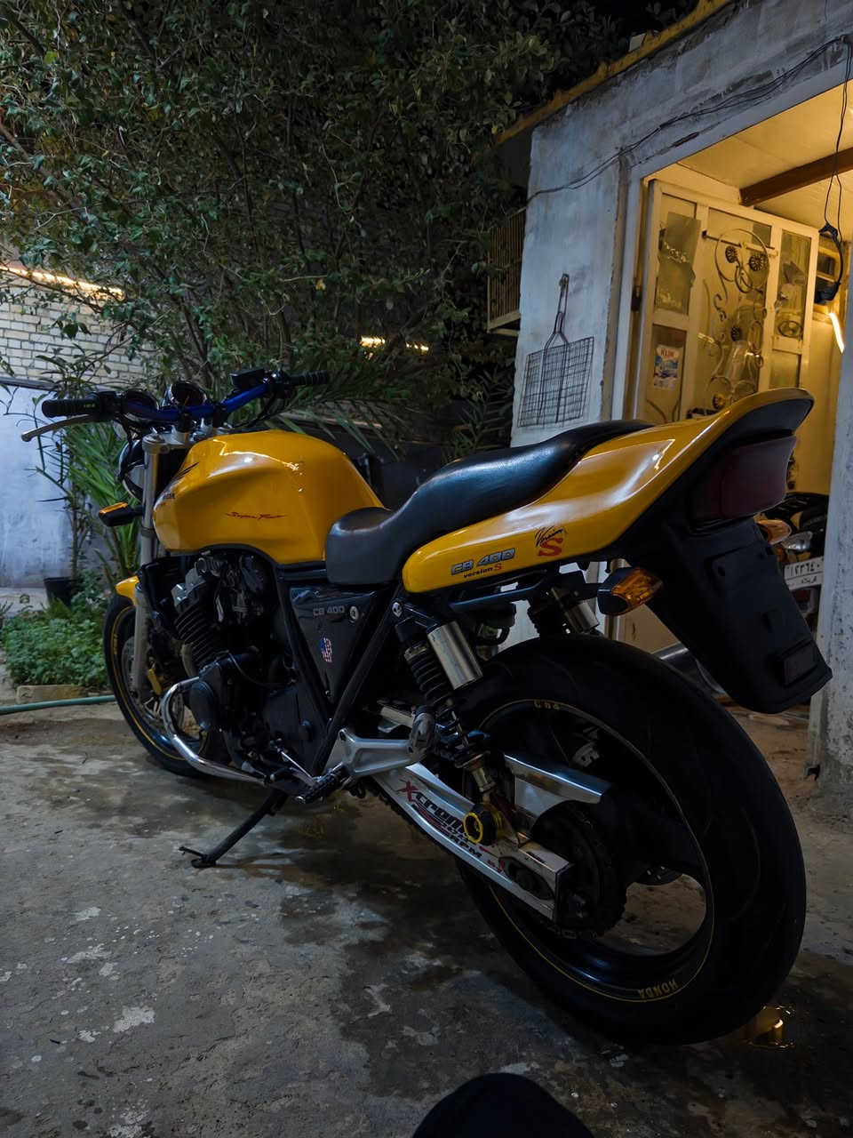 طحة cb400cc موديل جيل اول الدراجه نضافتها كدامك بالصوره والحقيقه بعد احلى الاول والثاني والثالث بطناش على شرط اوراق كامله ومدفوع الكمرك مالتها يعني تقدم معاملة ترقيم كبل مكان الدراجه بابل الحلة 
السعر 15 ورقه ***********
