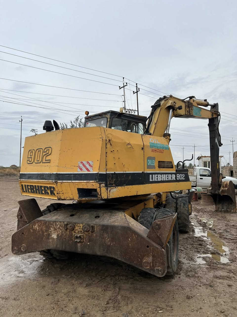 حفاره لبهير 902  موديل 85 مكينة دويز 6 سلندر ، 
مضخة 55 جديده ما مفتوحه 
مكلف بلنشر _ للاستفسار / ***********
