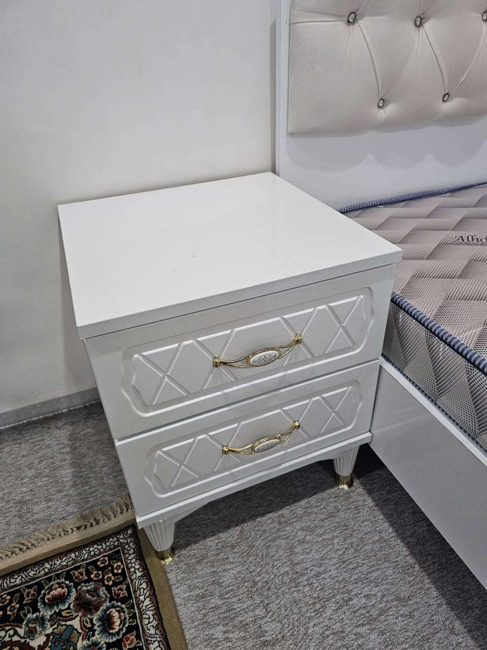 غرفه نفر 5 قطع مع دوشك مستخدمه قليل

*********** ***********
