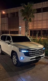لاندكروزر • V6 • ٥٠٠٠ كم