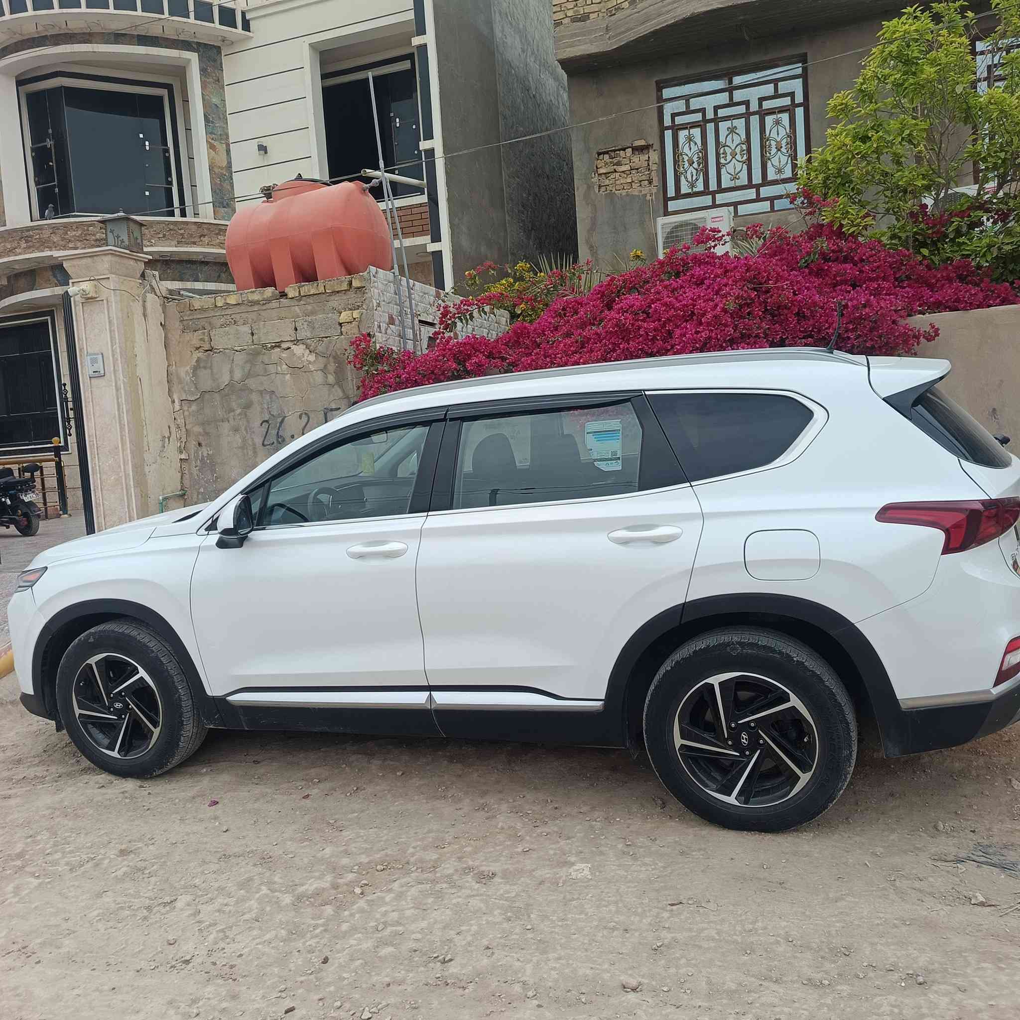 السلام عليكم 
للبيع سنتافيا موديل 2021 امريكي 🇺🇸رقم أربيل هزه وفحص جديدة وسنويه ل 2029 سيارة جديدة  تحويل مباشر كلين بدون حادث بيها شخط ورصعة بسيطة كلش  السايق وبدون يرباكات🔴  الباقي مكفولة كفاله عامه 
🔴معروضه ب ١٧٧ سياره بالحله حي العسكري شارع 80
للاتصال والاستفسار ***********
