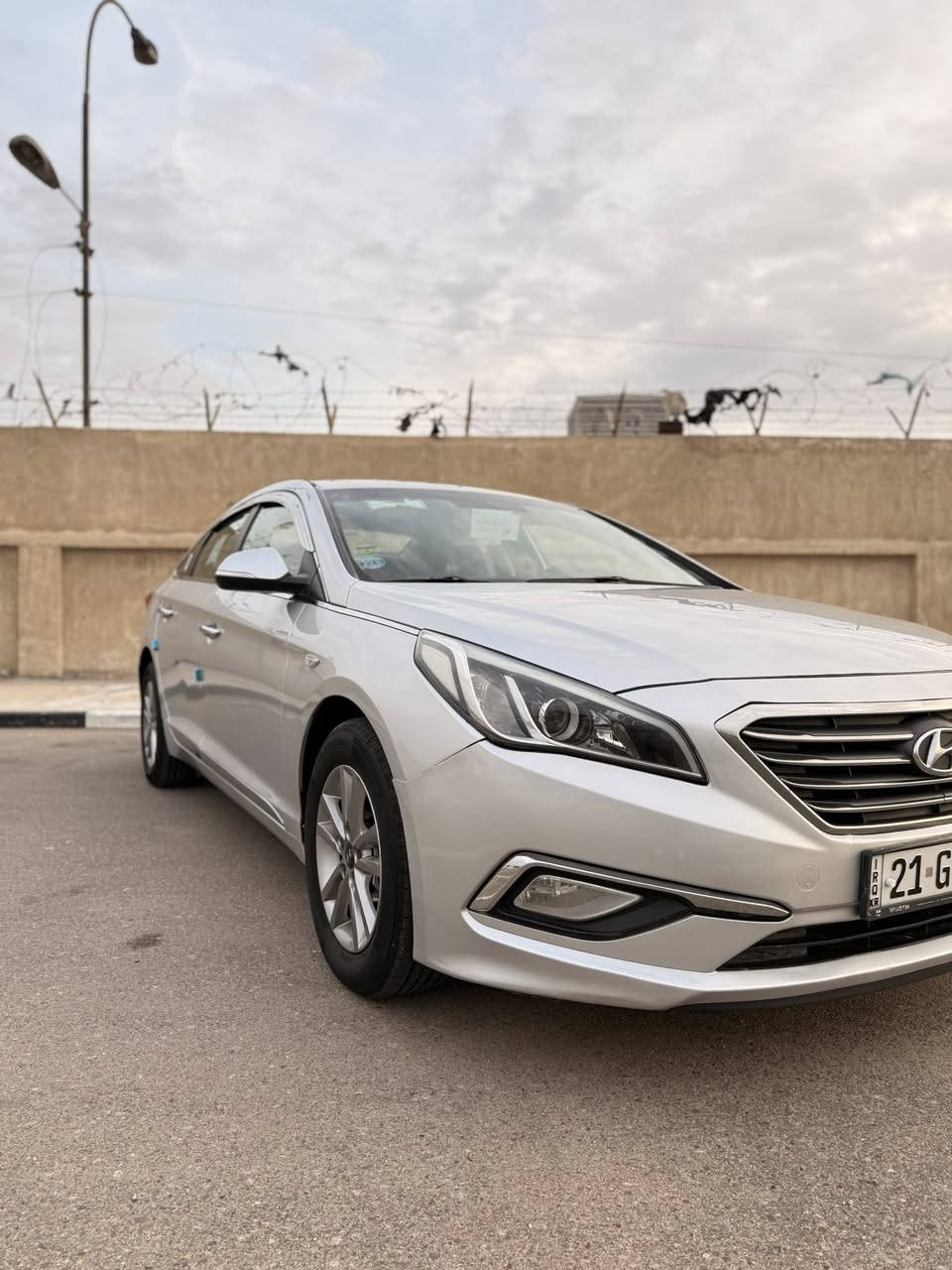 سلام عليكم سوناتا 2017وارد كوري.  بيع سريع مكينه وكير. حداده وتخم تاير وسياره كفاله عامه ماعده الصبق.  رقم سليمانيه السنويه 2030   وكاله وتحويل ماكو  يشكال    مكان البصرة. ***********
