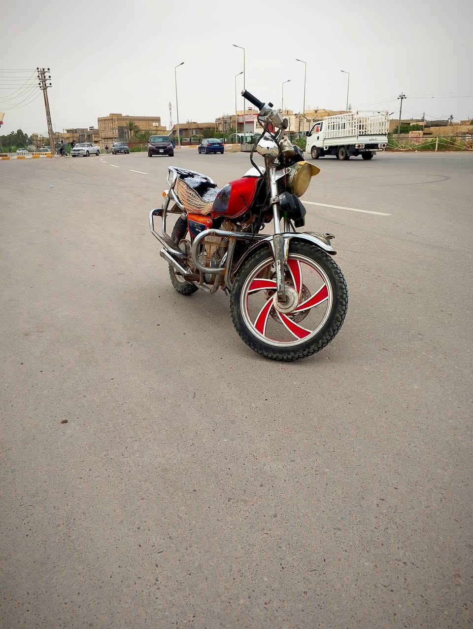 سلام عليكم دراجه تايموته البيع 
دراجه حلوه نضيفه مكينه جديده ما مفتوحه 
كهرباءيات كله جديد شغالات 
تواير جدد دراجه اوراق موديل 2015 المكان ذي قار شطره 
السعر 400 وبيها مجال الشراي انتصل وبيك خير وتدلل ***********
