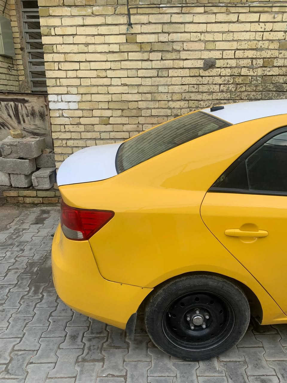 السلام عليكم فورتي موديل 2013 سيارة مكينة كايمة مصبوغة عام اثر شخوط حالين سيارة شغالة تبريد شغال صدرها نص عمر سيارة بسمي سنوية ساقطة بسنة 2025 مكاني حي اور تفاصيل سيارة اتصل *********** سعر 75 بيها مجال شي قليل
