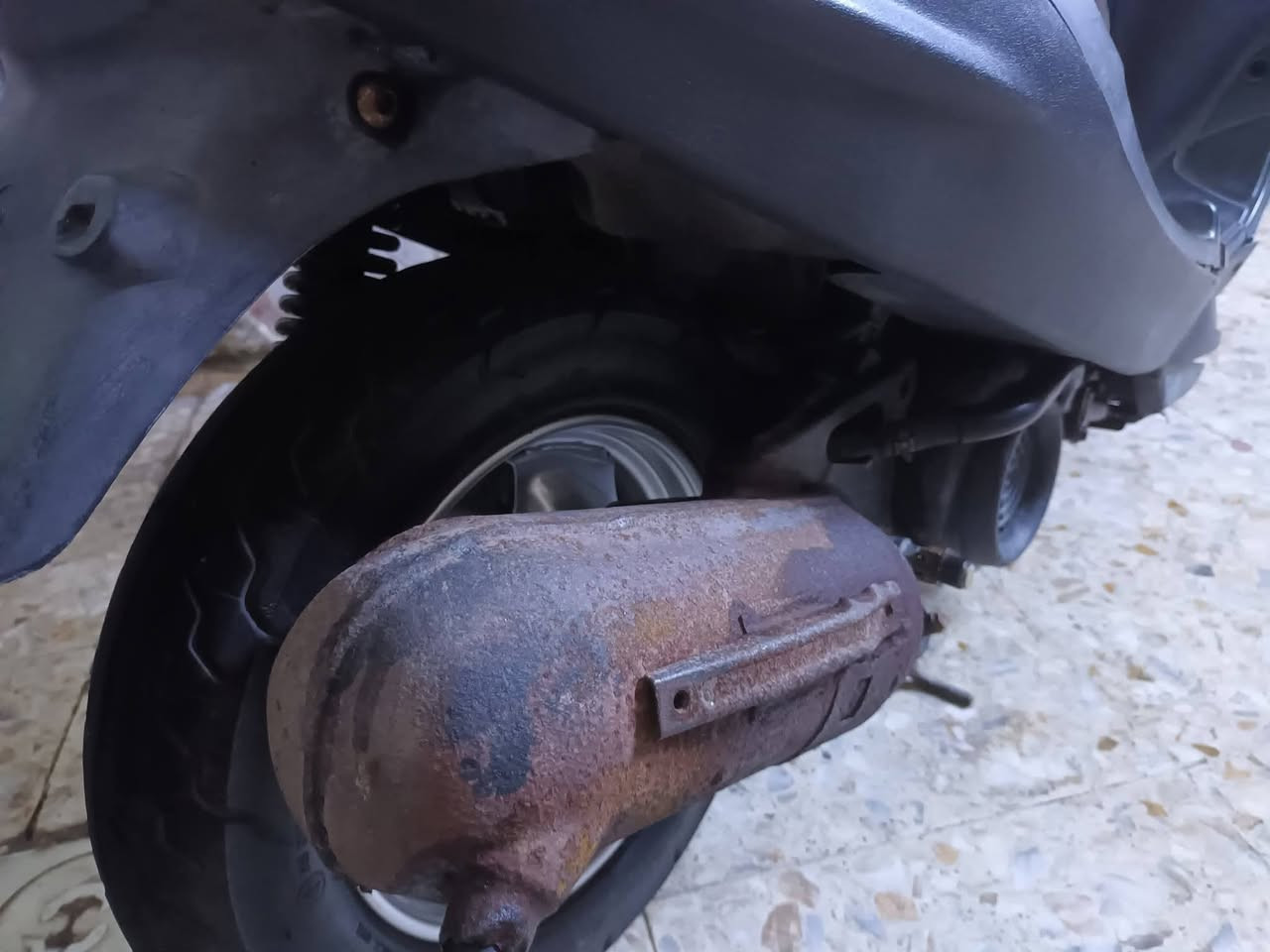 للبيع دراجه بيجي نضيفه شوفه عينك شرط معدل 60 ادامه كامله جوين وشافطه وتنضيف كابريتر وبلك جديد كلج خلفي  جديد وقايش جديد وخرز جديده بيها لايت زنون لونين ابيض واصفر اشاير بك لايت كله شغال هندر واحد باي وكت  نقصها فقط باتري السلف شغال بس ناقصه باتري مكاني بغداد الحرية 
للتواصل ***********
