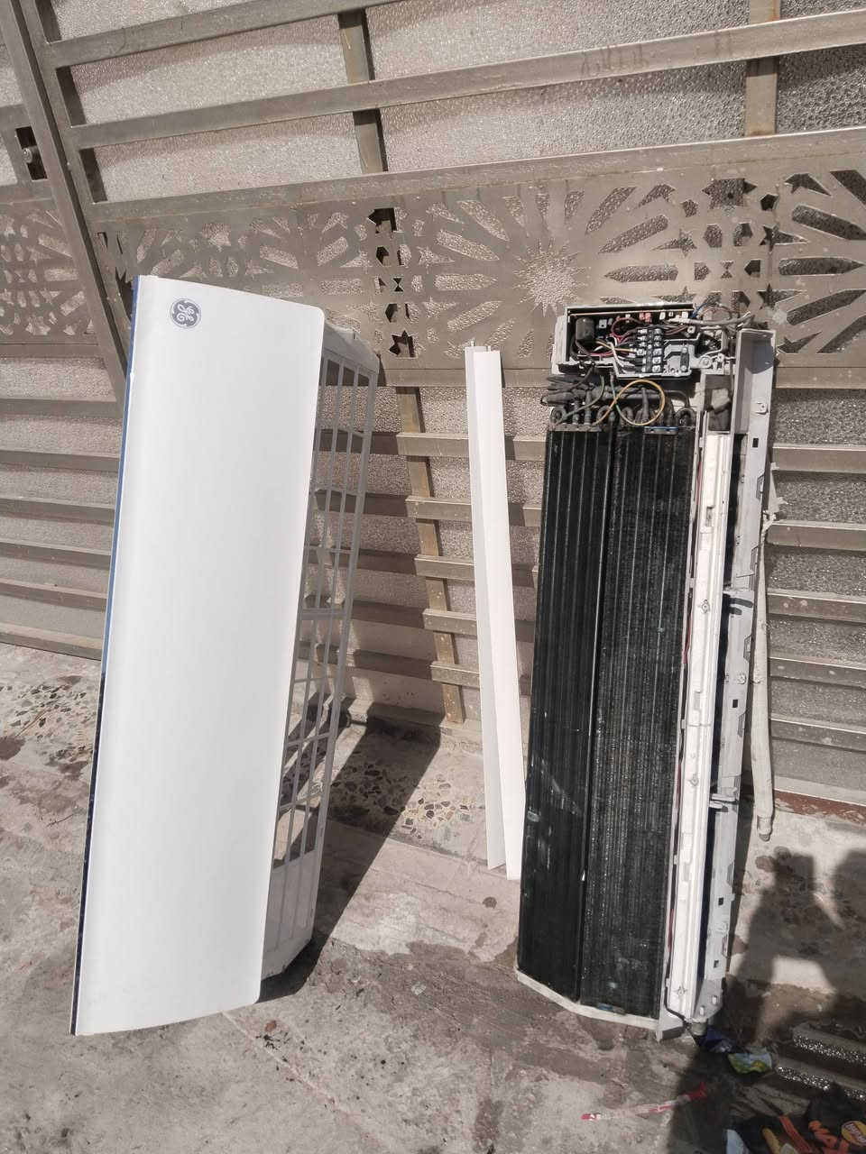 نصب وصيانة السبالت العمودية والجدارية ثلاجات مكيفات مجمدات
فتح نقل شد ادامة معالجة الليك شحن غاز للاتصال 
*********** الشهداء
قرب مدرسة السماحة
