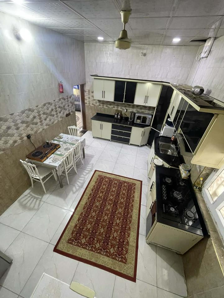 بيت للبيع  200 متر في حي الثقافي قرب سكه القطار نهايه شارع المسبح  رقم صاحب الدار *********** 
غير متواجد على فيس.
