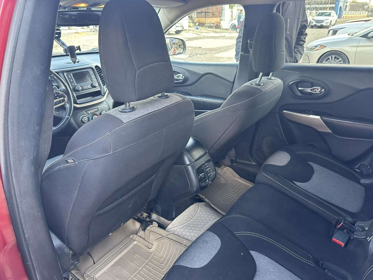 السلام عليكم
للبيع جيب بزون موديل 2017
رقم واسط معوقين (حرة)
الضرر الجنطة مصبوغة كما مبين بالسونار
مكلف بالنشر!!!
رقم هاتف صاحب السيارة : ***********
