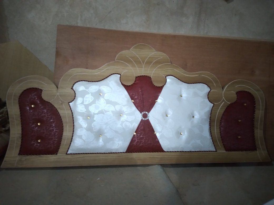 متوفر تاج جرباية غرف نوم جملة 
شغل عراقي 
مكاني الحلة 
***********
