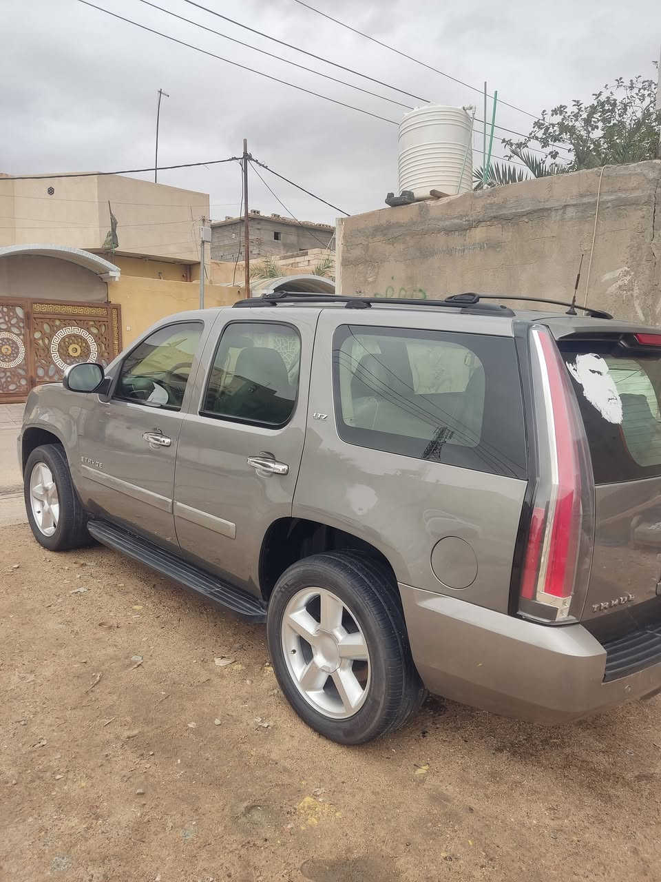 سلام عليكم تاهو 2007 ادوات ادوات
متؤمه 
خليجيه وكاله الغانم 
كفاله ضربه و كص وسرقه 
قطعتين صبغ 
مكينه كير حداديه طخم تاير 
كله جديد 
ماكو نقص برغي 
مكاني بصره 
السعر 80 
***********
