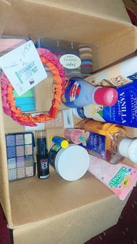 بنات • مكياج • توصيل مجاني