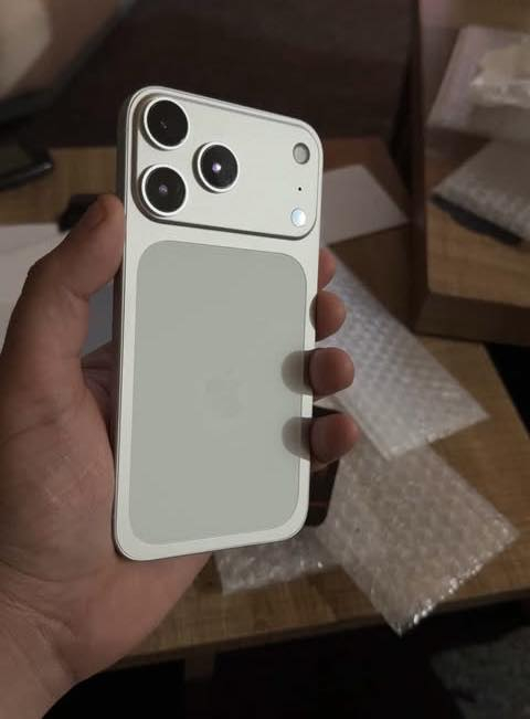 السلام عليكم اكس ار جهاز محور 17 برو نصيف كلش ذاكره 64 بطاريه 78% نصافه كلش رايده ب 235 مكاني بغداد ***********
