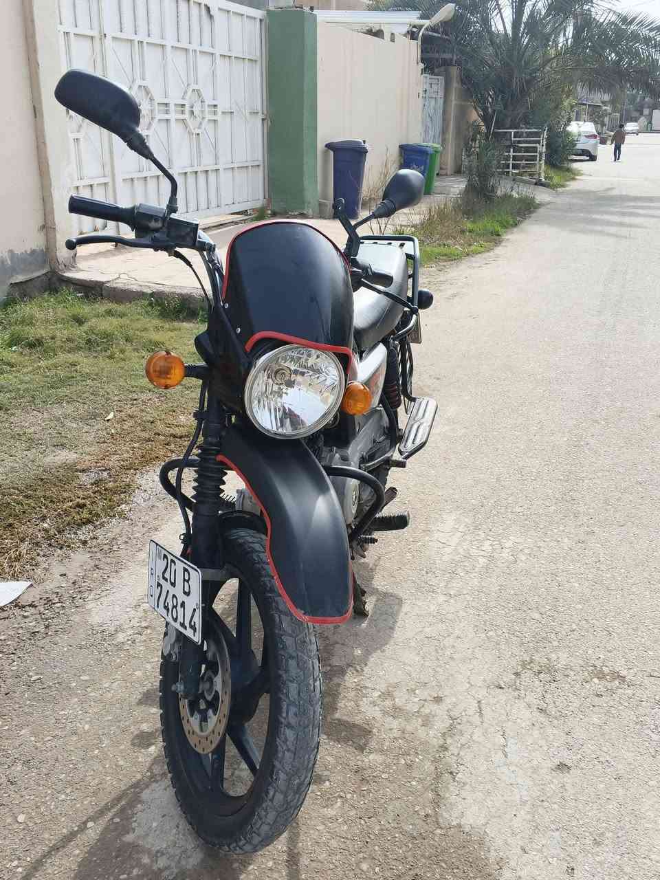 سلام عليكم بوكسر موديل 20طالعة بل22 دراجة خير من الله خرسة رقم وسنوية سعر خاص او مراوس اواتصال ع رقم ***********
