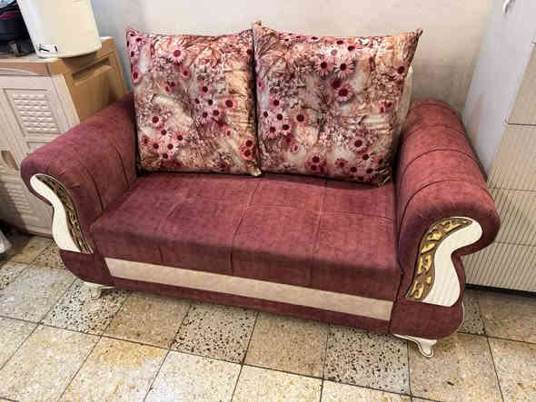 للبيع جديد جدا السعر 350 الف رقم الهاتف ***********
