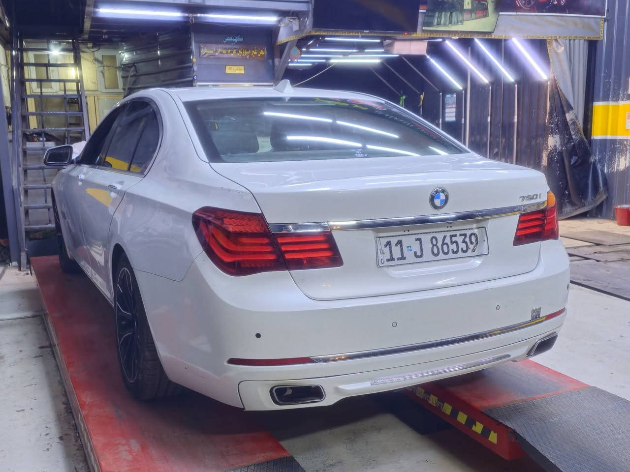 السلام عليكم
بي ام دبليو حجم ٧٥٠ باب طويل موديل ١٢ فول للأخير
سعر 165وبيها مجال 
بغداد حي العامل 
***********
><><><><><><><><><><><><<<><><><><
كشنات جلد +كهرباء +كشن السايق مساج+اماميه تدفئه تبريد
كشنات الخلفيه تدفئه
تبريد مناخي منفصل امامي خلفي 
كامره خلفيه دواره ٣٦٠ درجه 
حساسات امامي خلفي 
رادارت جانبيه 
مري شفط + قلاب
بردات جانبيه + تحكم من الجهتين 
٤جام اوتو 
بوب شفط + هيدروليك 
جنطه كهرباء 
تدفئه ستيرن 
كامره اماميه 
مرايه وسطيه اوتو دم 
داتا شو 
اوتو هولد
سايد بريك بصمه 
ستيرن كهرباء 
تحكمات ستيرن جهتين 
ثلاث انضمة قياده 
بك لايت لد
اشاير ٤ لد 
لايت زنون + داينمك + اوتو 
فتحة سقف 
ترحيب دوسه + ترحيب ابواب  
بصمه ابواب
اناره ليزريه احمر كل مكان 
ويل كب ١٨ تو سايز ختم m
دشبول  + ابواب صاج 
بصمه تشغيل
 
رقم بغداد الدولي 
****************
الاضافات / دركه الياف كاربون ختم m حفر ٥٠٠دولار 
عينه دشبول m  ٤٥٠ دولار 
شاشه وسطيه مال موديل ٢٠  ٤٠٠ دولار
تخم تاير دنلوب اصلي ٩٠٠ دولار
""""""""""""""""""""""""""""""""""""""""""""""""""""""""""
السياره وارد امريكي حادثها مياه امطار بدون نسبه تعمل وتسير 
مابيها لاصبغ ولا ضربه ولا تبديل ولا معجون 
فقط بارد بالجاملغ الخلفي جهه السايق 
كير مكينه تبريد خير من الله 
عليها ادامه كامله ماعدا الصدر ٩٠ بالميه 
سعرها 165وبيها مجال 
مكاني بغداد حي العامل
