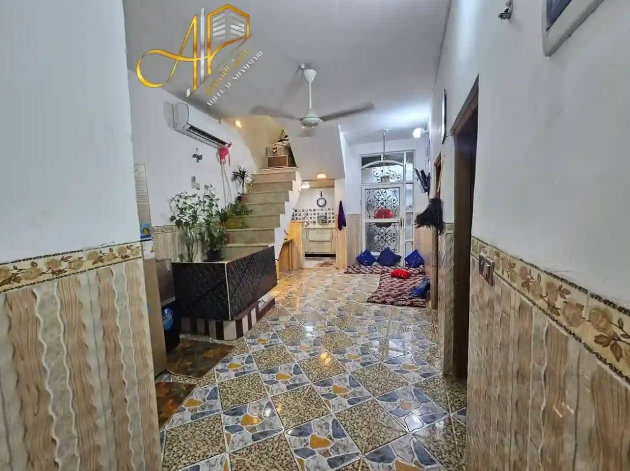 🏡 دار للبيع – سند 25
📍 الموقع: حي المعلمين – حي المرتضى، قرب روضة حيدر الكرار

🔹 المساحة: 100 م²
🔹 البناء: بلوك وسقف مسلح

🏠 يتكون من:
* غرفة نوم
* استقبال
* صالة
* مطبخ
* مجموعة صحيات داخلية وخارجية

📌 موقع هادئ ومناسب للسكن

💰 السعر: على الخاص

📞 للاستفسار: ***********

🏢 مكتب عقار أهالي المسيب
📍 حي المعلمين الثالثة – قرب جامع محمد الجواد

