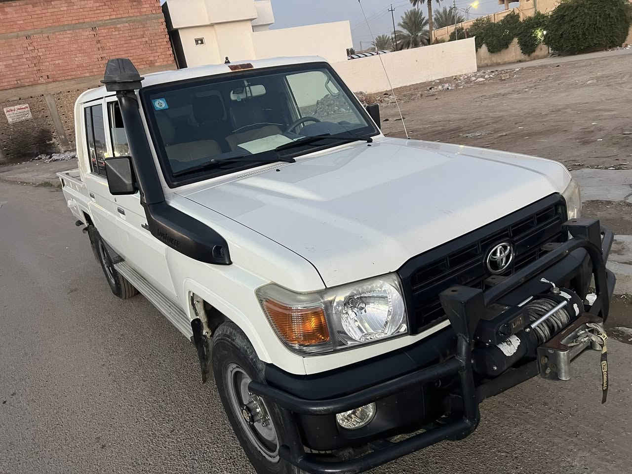 حوثيه موديل 2014 كير عادي مكينه 6 كاز فور ويل مقفوله من اي ضرر رقم بغداد /السعر دفترين ونص 
***********
