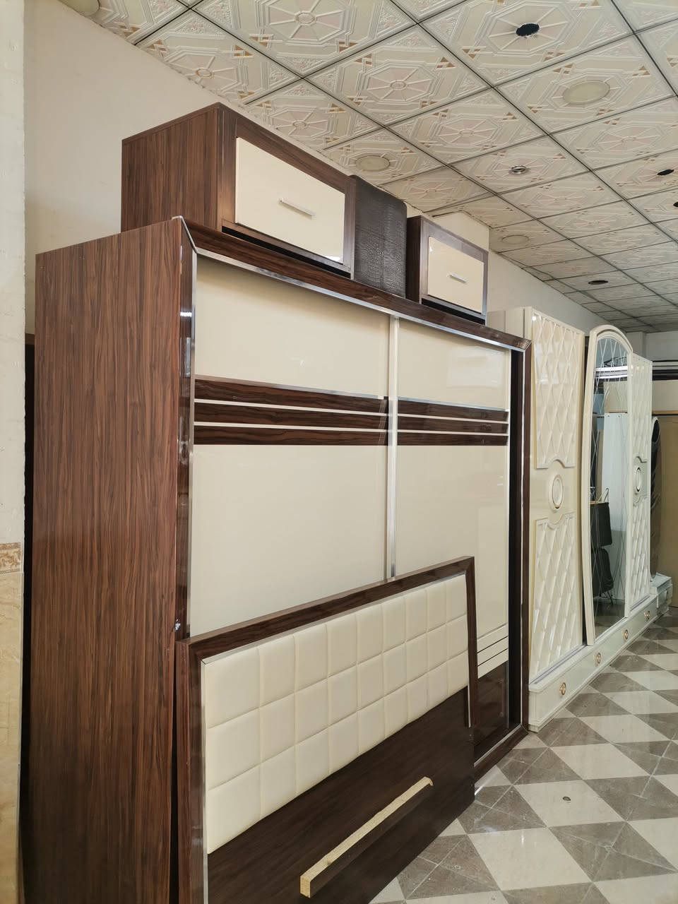 غرف نوم للبيع للاستفسار *********** /***********
