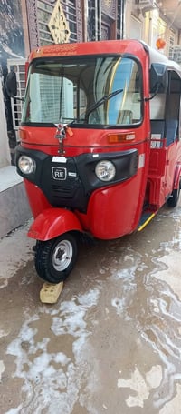 من رخصت مدير الكروب تكتك 22سنويه ما مستلم لوحات وهاذه رقم راعيه 078513...