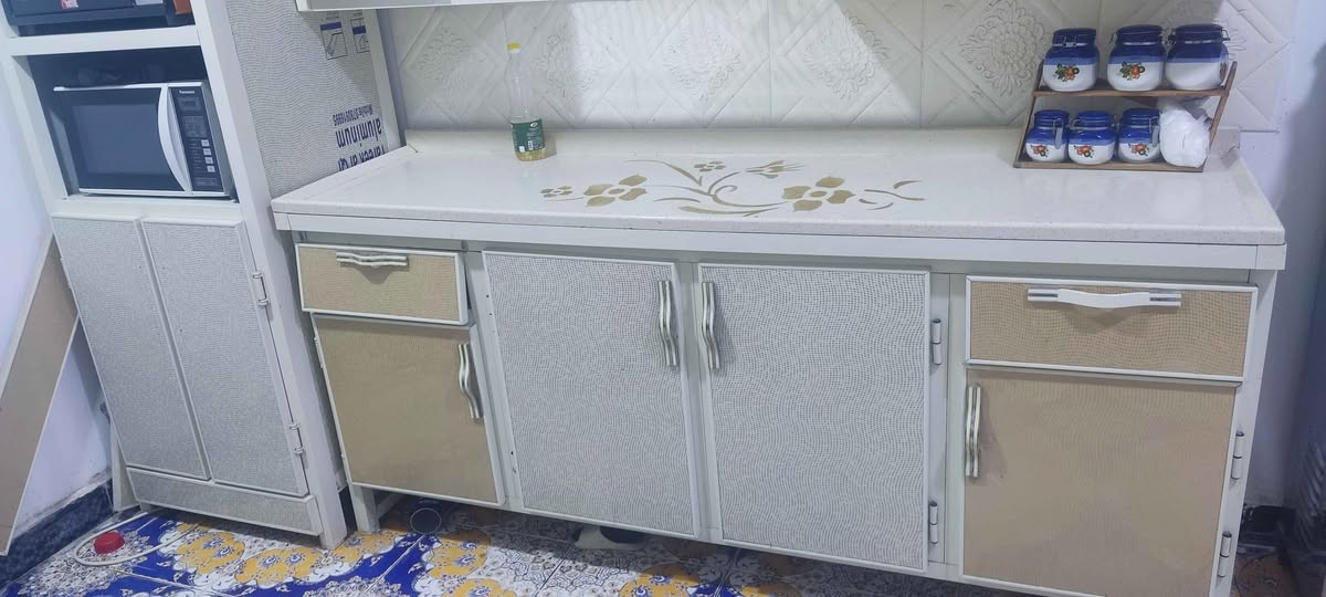 كاونتر الالمنيوم  مترين  مرمر مع عارضه متر وارتفاع ثلاث امتار وسنك متر ونص مرمر  السعر ٧٥٠ للاستفسار اتصال ع الرقم*********** البصرة, العراق
