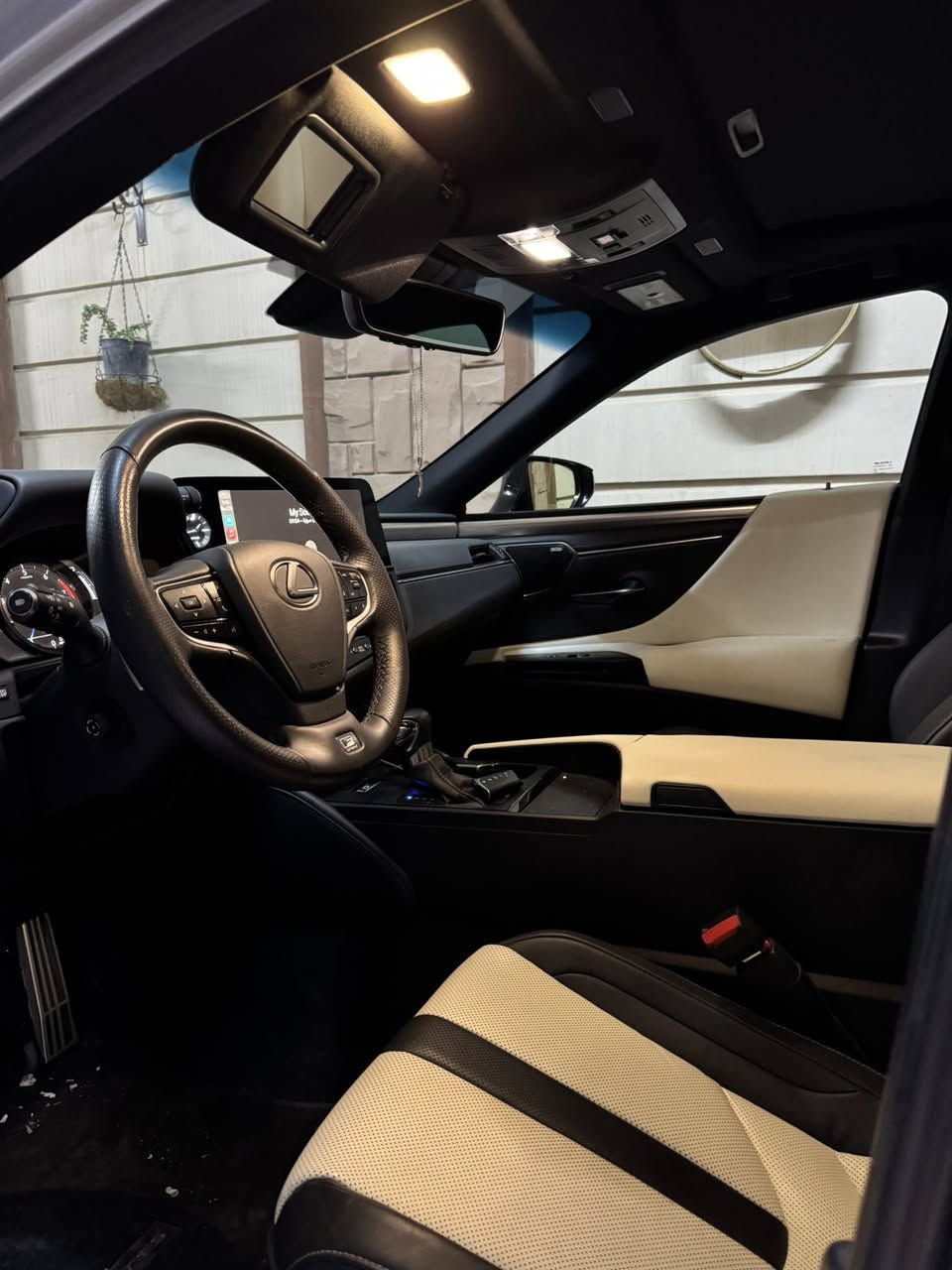 Lexus ES350 V6 2024
58AJZ1B16RU162201رقم الشاصي   
فول مواصفات 1/1 
السعر 315 بي مجال لطيبين 

حادث بجم سطحي بدون ايرباك بدون شواصي شرط الفحص 

تصليح درجة اولى كلها اصلي 

مكان كركوك 
الرقم كاتي تترقم شمالي 
*********** واتس
